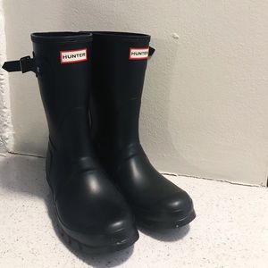 Black hunter boots